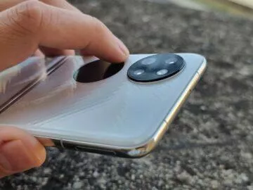 v Huawei P50 Pocket recenze vnější displej fotoaparáty