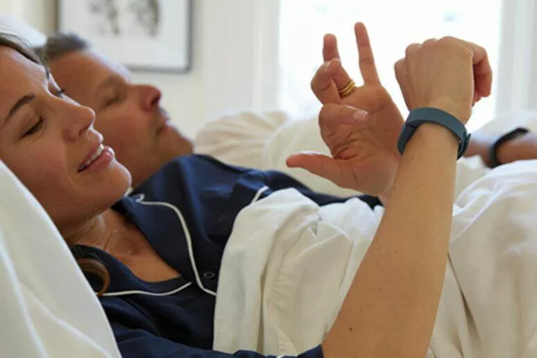 Fitbit výzkum ČR spánek stres koronavirus Fitbit výzkum ČR spánek stres koronavirus