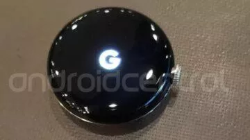 Google Pixel Watch hodinky uniklé fotky logo