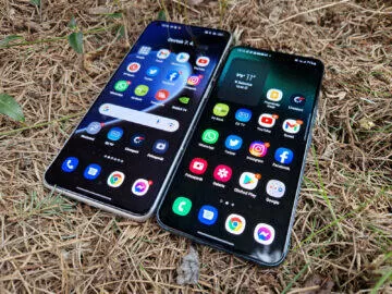 realme gt 2 pro vs samsung galaxy s22 displej