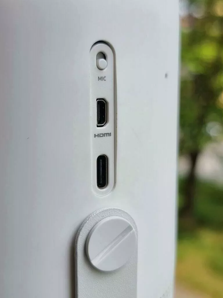projektor Samsung The Freestyle testování konektory