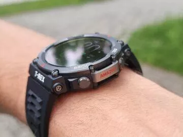 Huami Amazfit T-REX 2 testování tlačítka SEL BACK