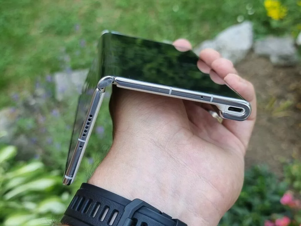 Huawei Mate Xs 2 testování spodní hrana
