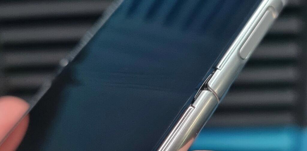 Huawei P50 Pocket displej detail