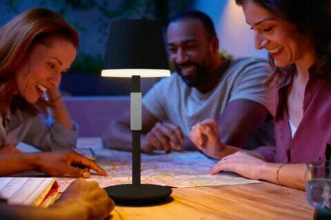 Philips Hue Go stolní lampička ovladač světlo