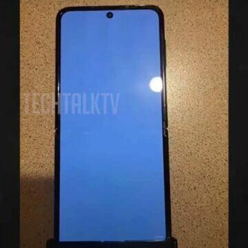 Samsung Galaxy Z Flip4 uniklé reálné fotky displej