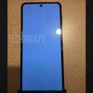 Samsung Galaxy Z Flip4 uniklé reálné fotky displej