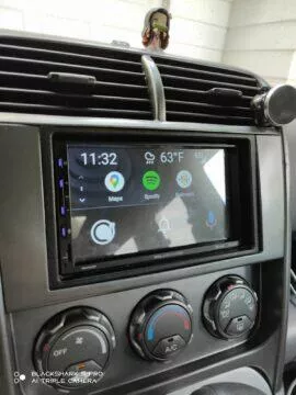 Android Auto zvětšené ikony menu ukázka