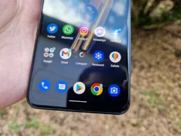 Asus Zenfone 9 spodní rámeček