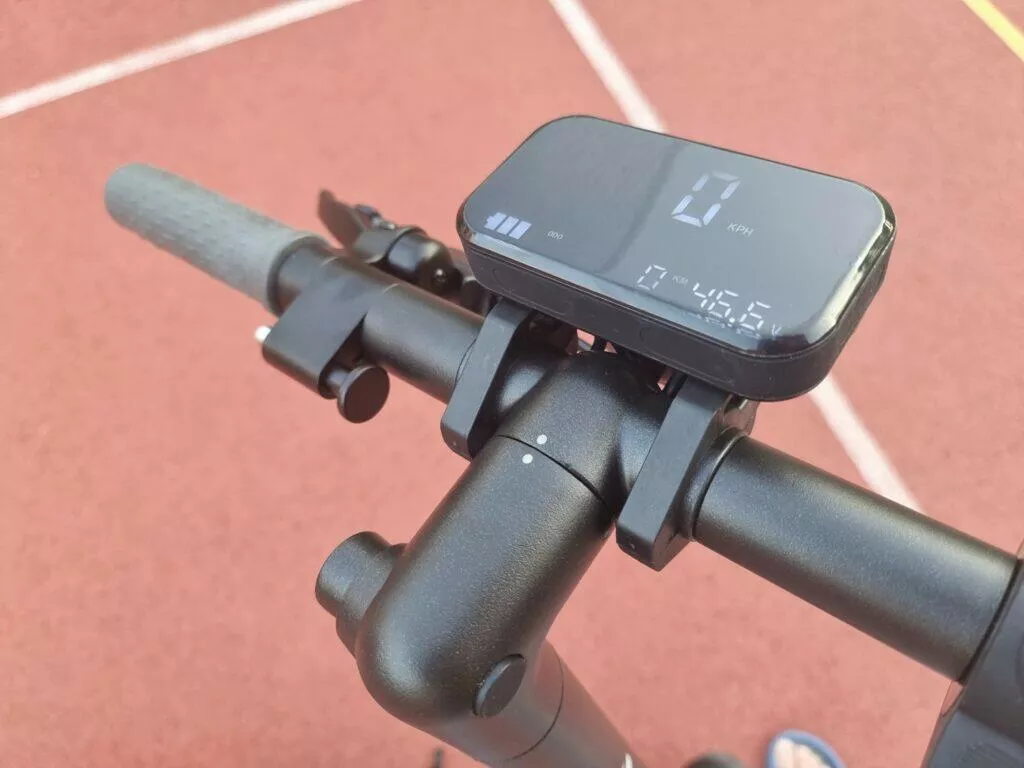 NAVEE N65 elektro koloběžka test displej