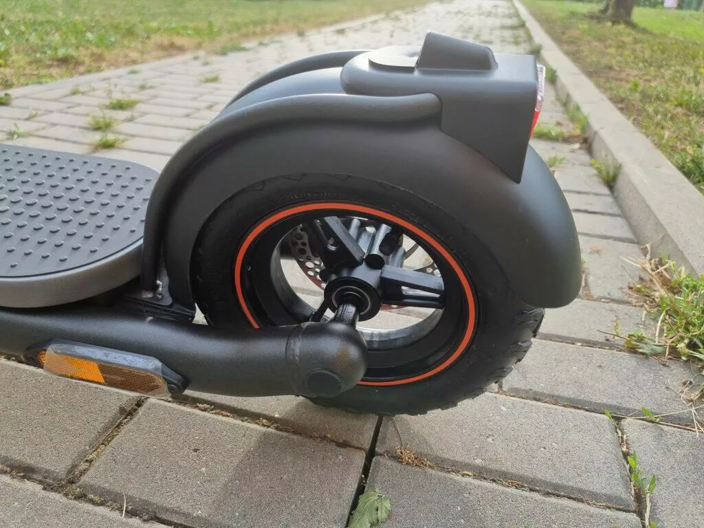 NAVEE N65 elektro koloběžka test zadní kolo
