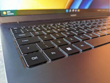 Huawei MateBook D16 2022 klávesnice