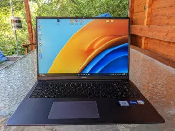 Huawei MateBook D16 2022 venku