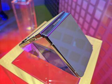 Samsung Galaxy Z Flip4 parametry cena představení ohyb