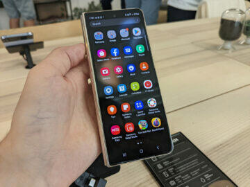 Samsung Galaxy Z Fold4 přední displej