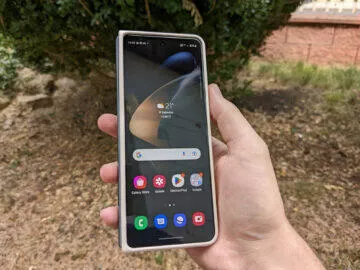 Samsung Galaxy Z Fold4 vnější displej