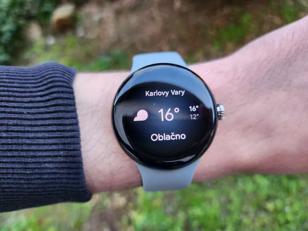 Google Pixel Watch počasí