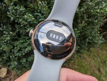 Google Pixel Watch zadní strana