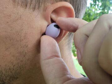 sluchátka Samsung Galaxy Buds2 Pro recenze ucho