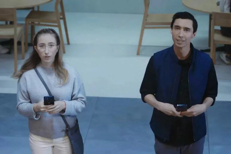Samsung reklama na plotě Apple iPhone Samsung reklama na plotě Apple iPhone