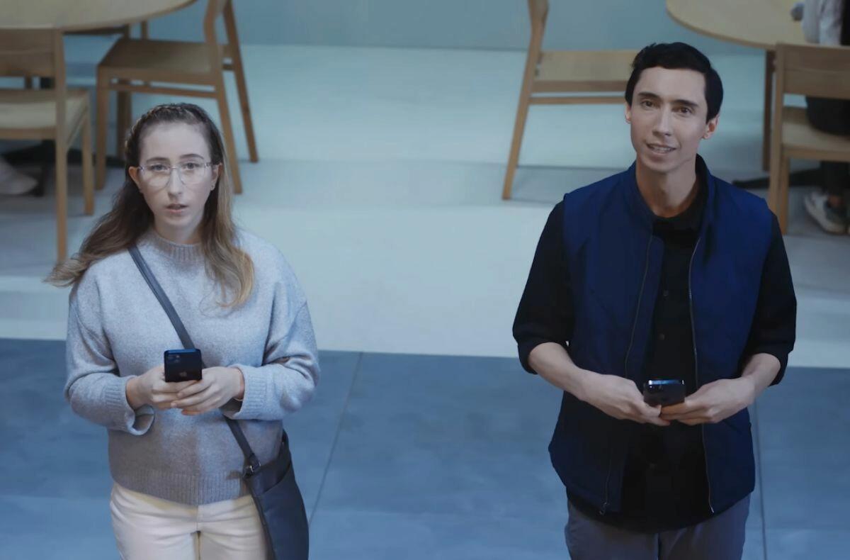 Nová reklama Samsungu si odvážně utahuje z jablíčkářů