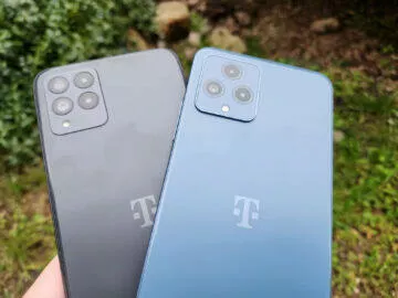 T Phone Pro zadní strana