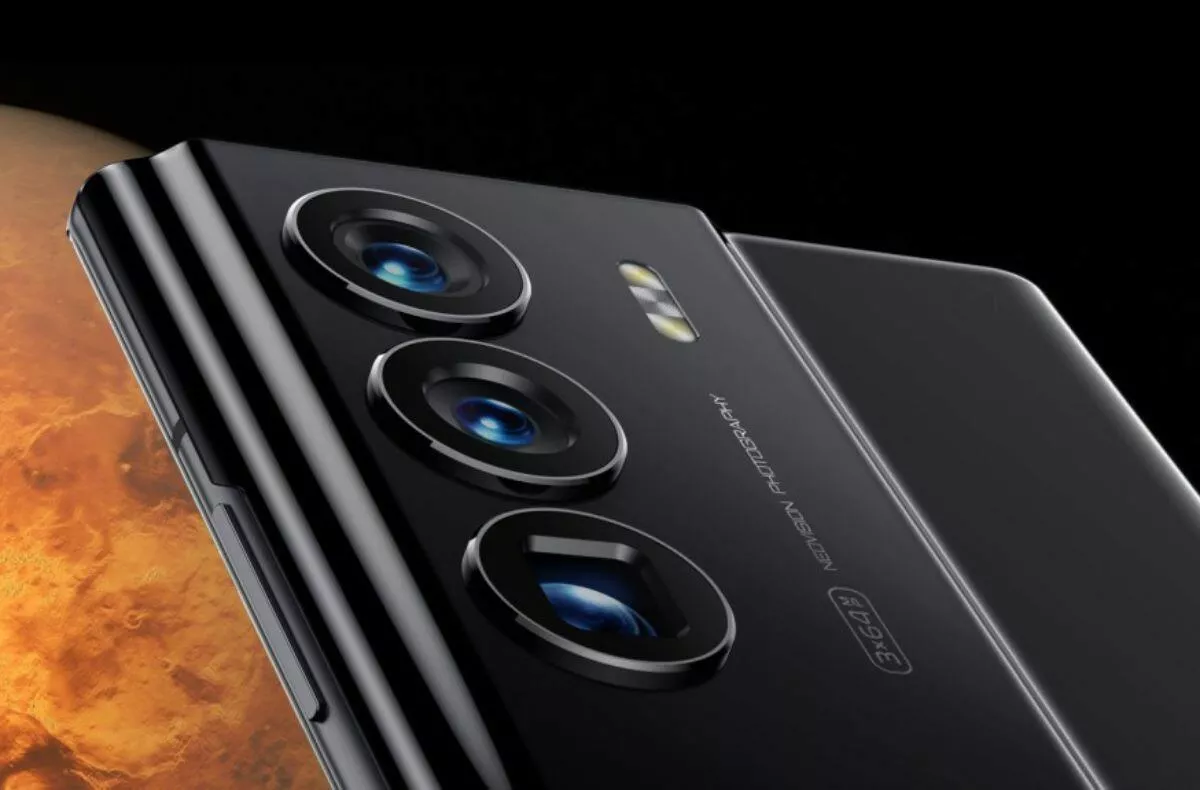 ZTE Axon 40 Ultra Space Edition má 1TB paměť a 18GB RAM