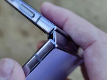 Samsung Galaxy Z Flip4 recenze konstrukce pant