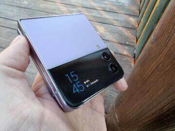 Samsung Galaxy Z Flip4 recenze vnější displej hodiny