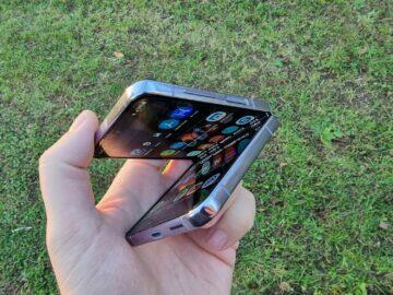 Samsung Galaxy Z Flip4 recenze zavírání