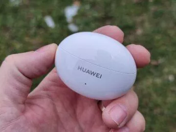 Huawei FreeBuds 5i sluchátka recenze pouzdro