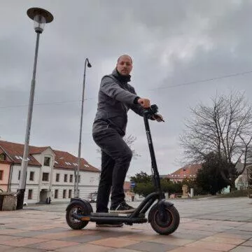 NAVEE N65 elektro koloběžka recenze sq jezdec