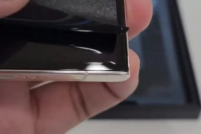 Samsung Galaxy S23 Ultra displej vada bublina vroubek vráska lisování Samsung Galaxy S23 Ultra displej vada bublina vroubek vráska lisování
