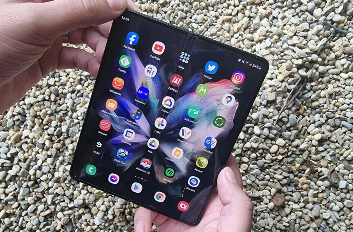 Že je Galaxy Z Fold3 moc drahý? V ČR ho koupíte pod 19 tisíc