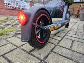 Xiaomi Electric Scooter 4 Pro zadní světlo