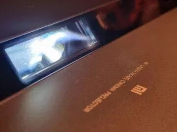 Xiaomi Mi 4K Laser Projector 150 projektor recenze detail laser logo