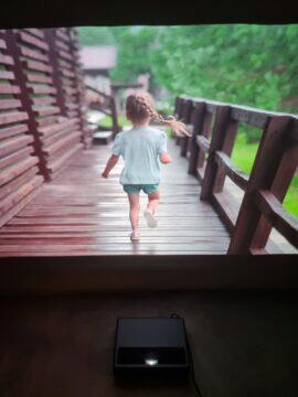 Xiaomi Mi 4K Laser Projector 150 projektor recenze projekce dítě