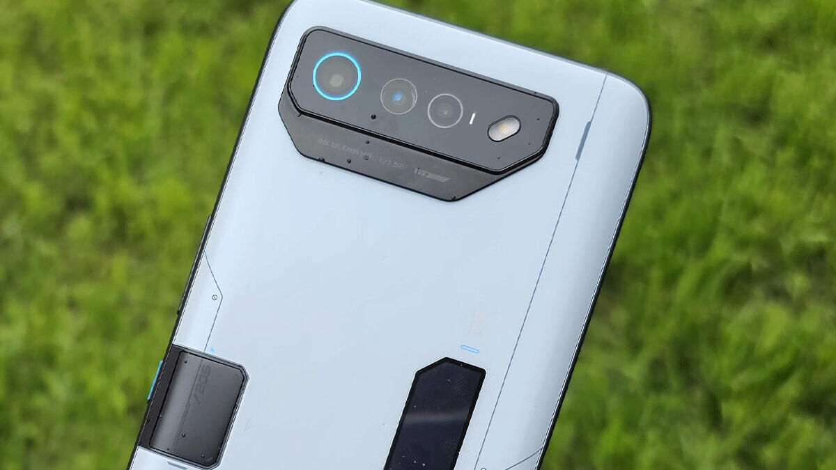 Asus ROG Phone 7 Ultimate recenze: Bestie, kterou si zamilují i odpůrci mobilního hraní