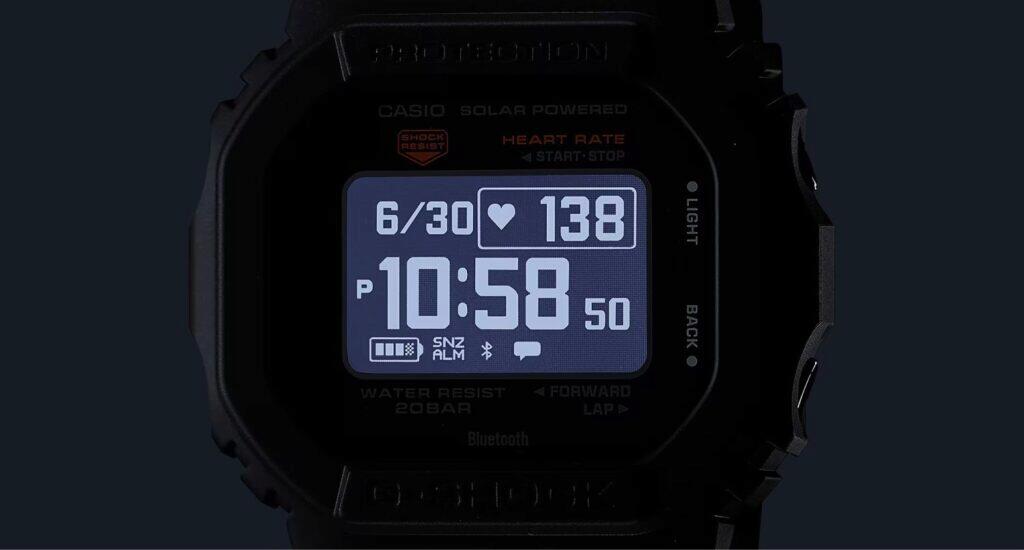 Casio G-Shock DWH5600 hybridní hodinky displej hodiny