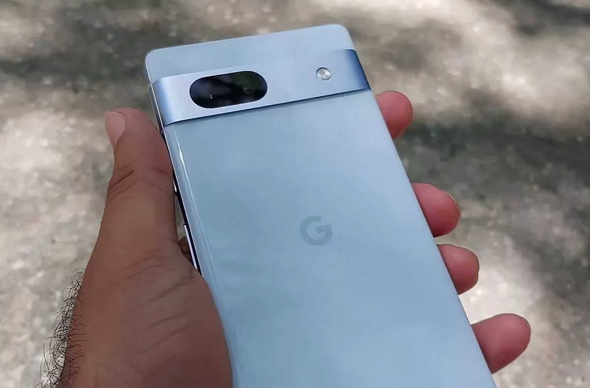 Google ještě Pixel 7a nepředstavil, přesto je venku recenze!