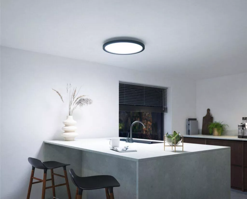 Philips Hue novinky aplikace žárovky svítidla E14 luster Aurelle Surimu kuchyň