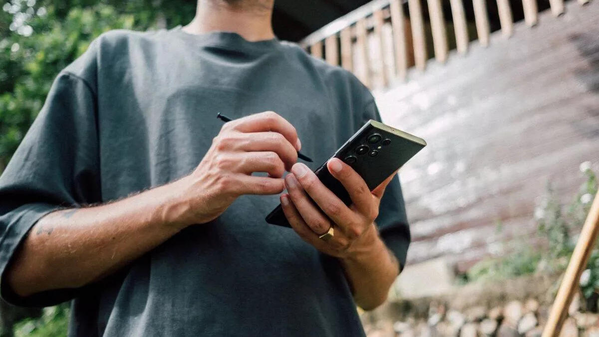 Samsung S23 je extrémně výhodný. Dostaneš k němu hodinky zdarma nebo brutální slevu