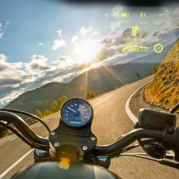 Tilsberk head-up display pro motorkáře Sygic HUD