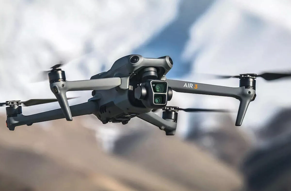 DJI Air 3 má teleobjektiv a skvělou výdrž! Prodává se i v ČR