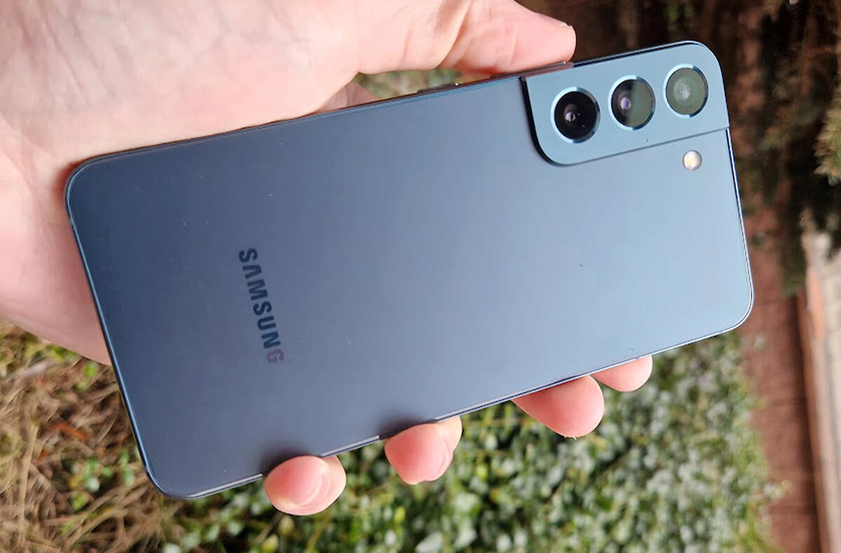 Samsung brzy začne testovat One UI 6 na řadě Galaxy S22!