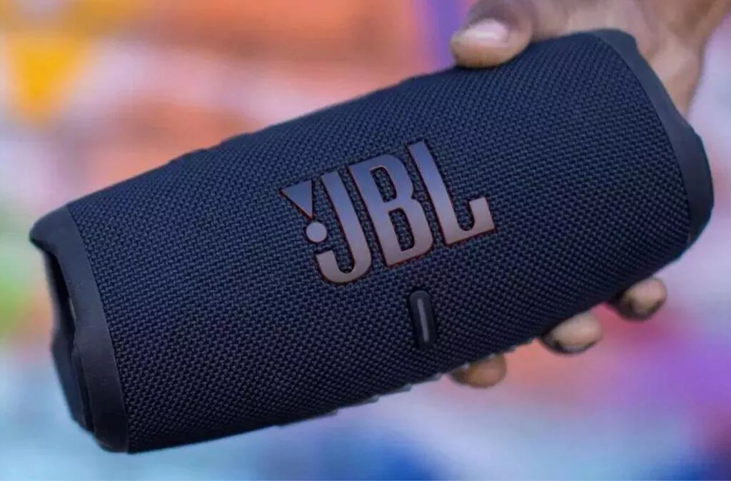 Zpět do lavic jbl