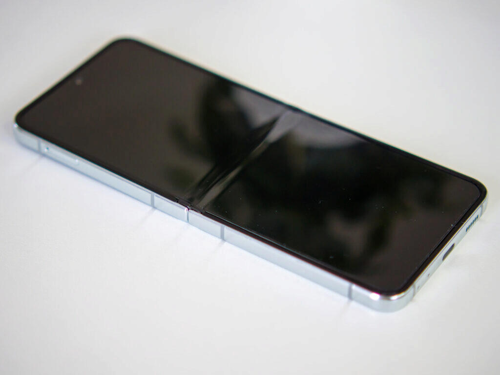 Samsung Galaxy Z Flip5 displej