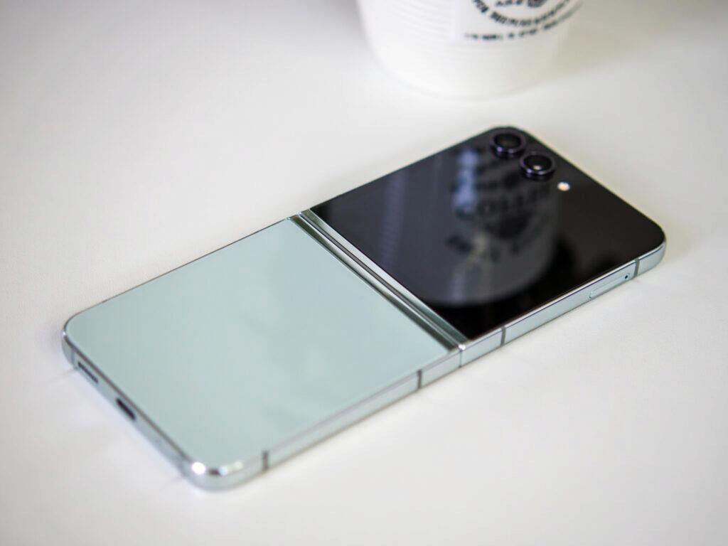 Samsung Galaxy Z Flip5 záda
