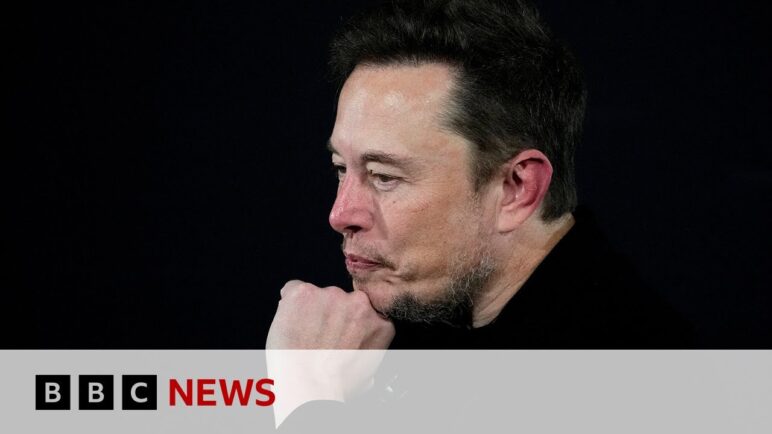 Elon Musk criticised by White House over antisemitic X post - BBC News