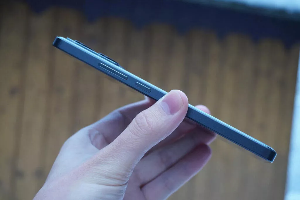 POCO X6 Pro 5G boční strana